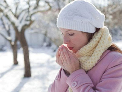 Τέσσερα κόλπα για να ζεστάνετε γρήγορα τα άκρα σας